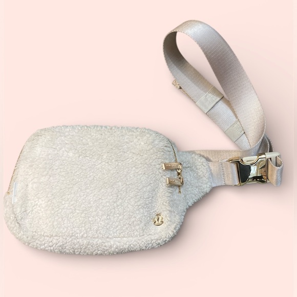 lululemon athletica Handbags - Lululemon Everywhere Fleece Belt Bag Natural Ivory Trench EUC
